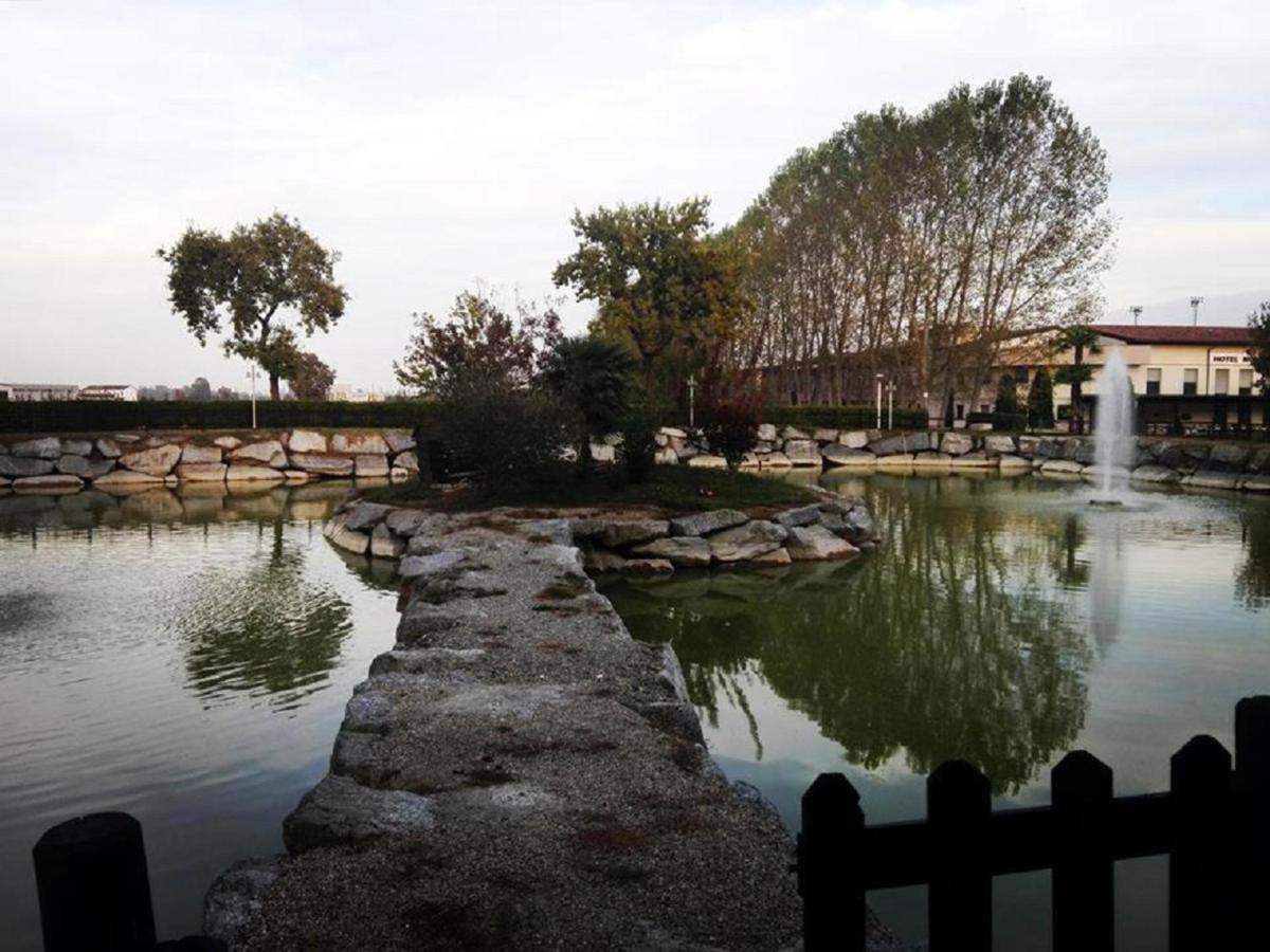 Hotel Novarello Granozzo con Monticello Εξωτερικό φωτογραφία